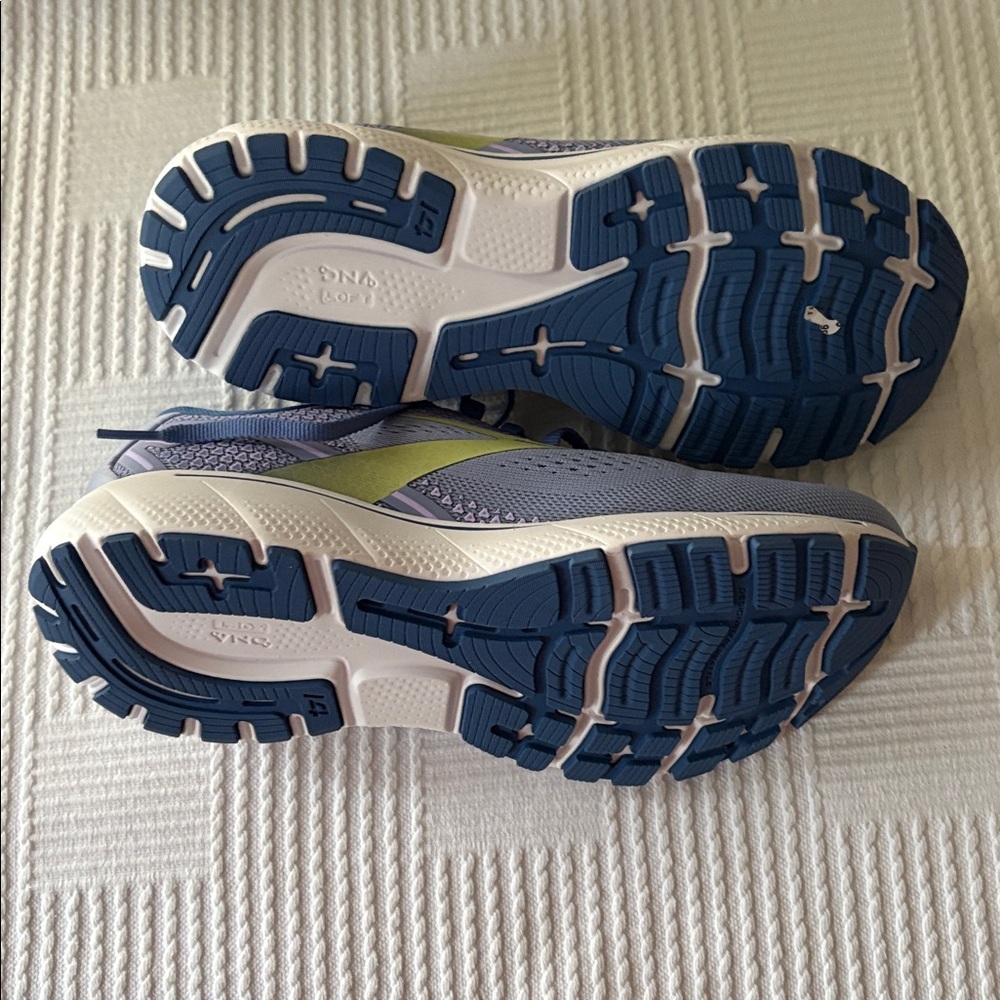 Brooks sneakers. Size 9 B. Ghost nwt - Picture 2 of 7